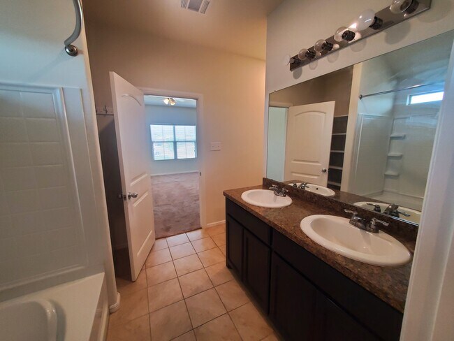 Building Photo - 248 Crowfoot Dr