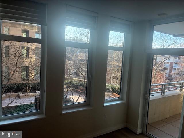 Building Photo - 8220 Crestwood Heights Dr