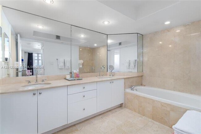 Building Photo - 6917 Collins Ave