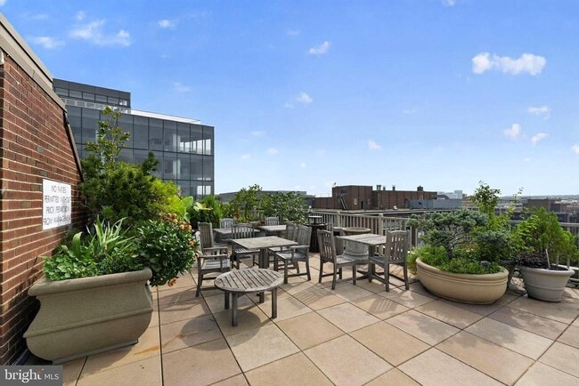 Building Photo - 1301 20th St NW