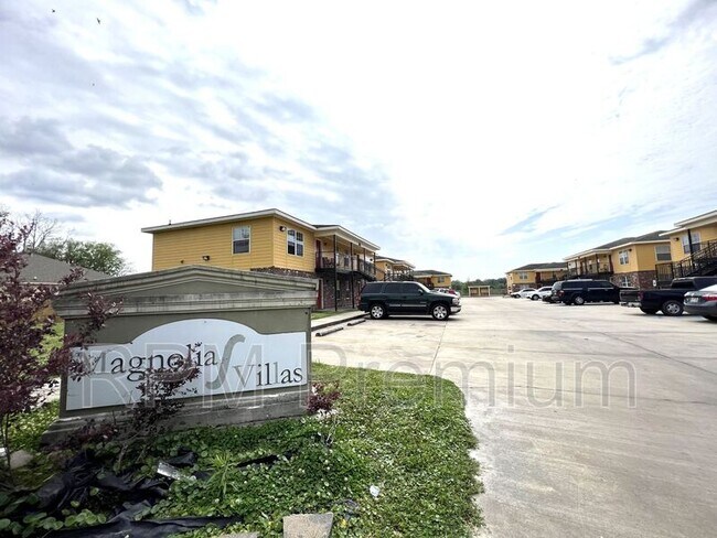 Building Photo - 5480 Spring Ln