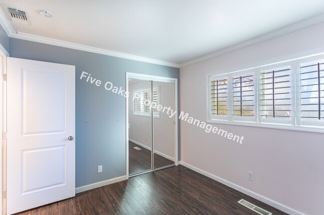 Building Photo - 2815 Stanford Ln