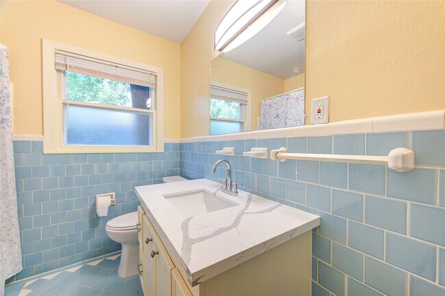 Building Photo - 4046 Woodfin St