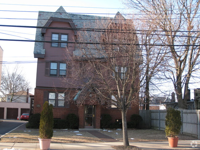 Building Photo - 63 Rhame Ave