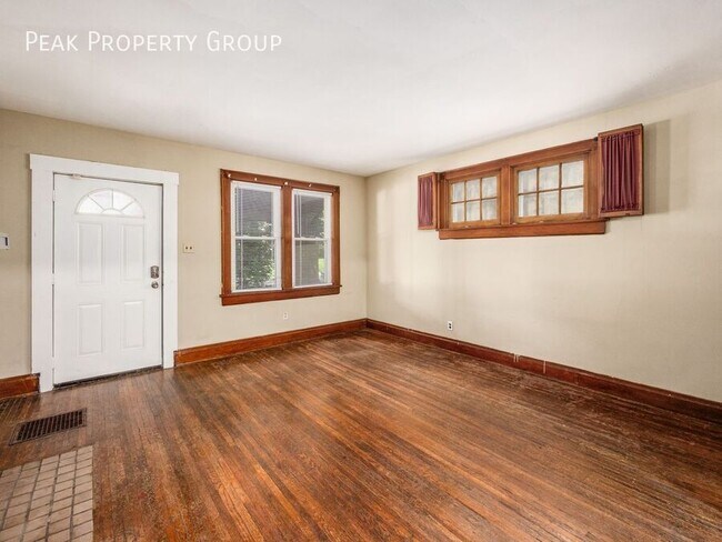 Building Photo - 385 E 13th Ave