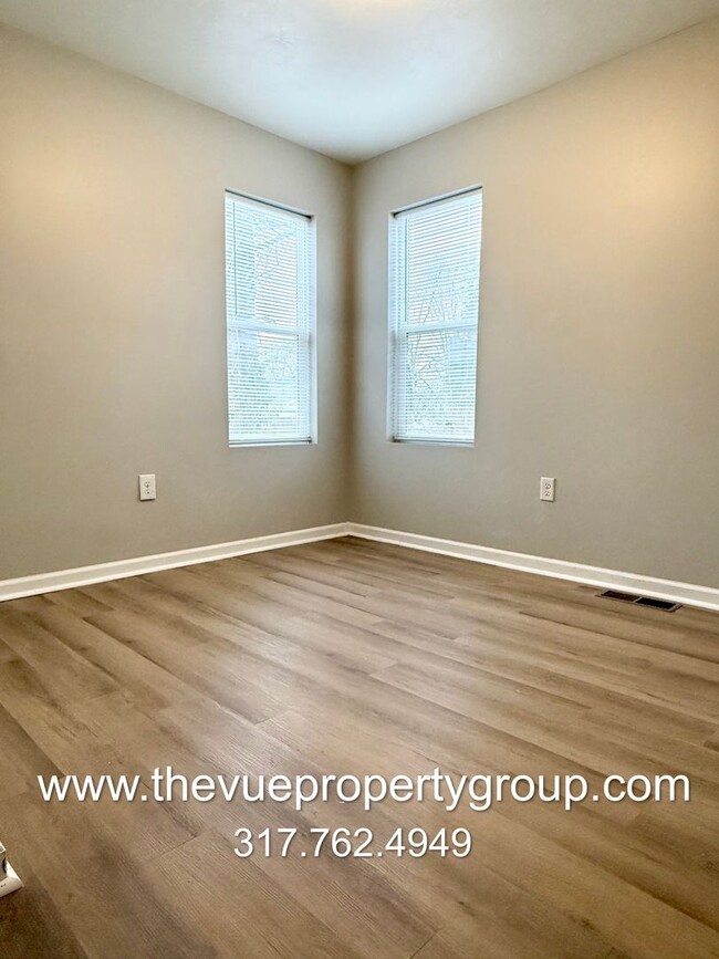 Building Photo - DEPOSIT MOVES YOU IN! Pay no rent until Ma...