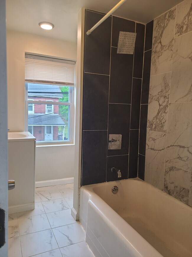 Building Photo - 31 Upland Ave