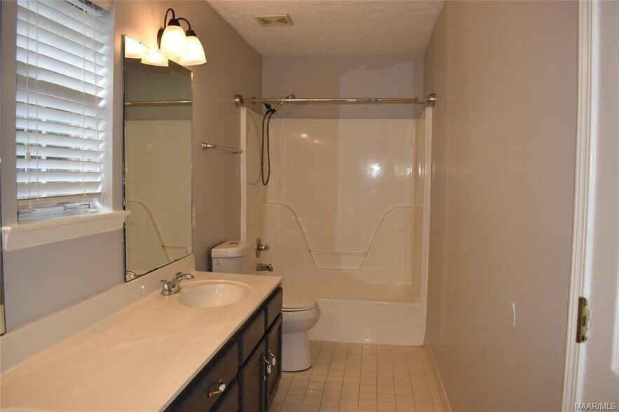 Building Photo - 6301 Scenic Dr