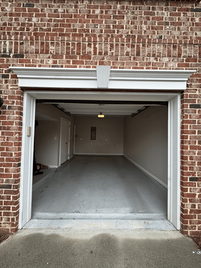 Building Photo - 1356 Thornborough Dr