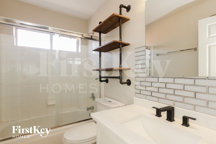 Building Photo - 12183 N New Dawn Ave