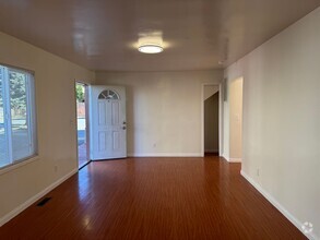 Building Photo - Renovated 2 Bedroom, on San Pablo Ave, in ...