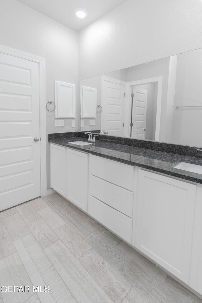 Building Photo - 13821 Madero Dr