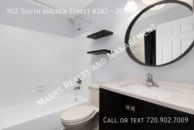 Building Photo - 902 S Walden St