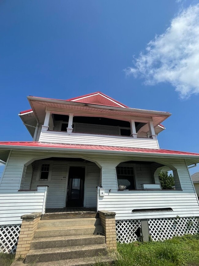 Building Photo - Four Bedroom Home in South Charleston