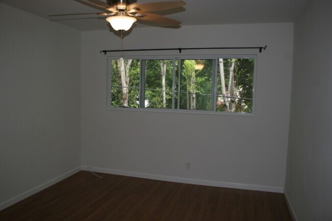 Building Photo - 1646 Livonia Ave