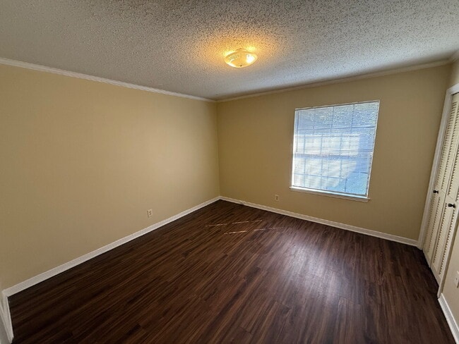 Building Photo - Freshly painted unit. Positioned along Navco Road, the home offers convenient access to major rou...