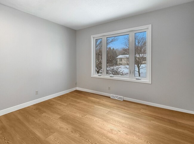 Building Photo - 645 Windemere Curve