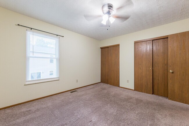 Building Photo - 867 Sheldrake Ct