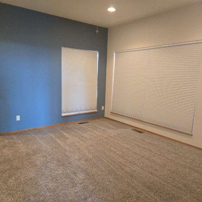 Building Photo - VIEWS!