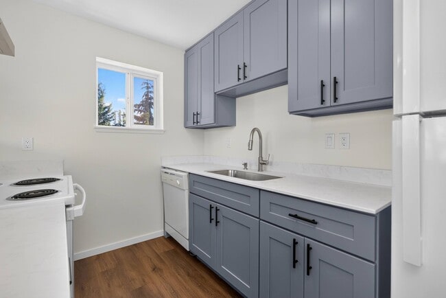 Building Photo - Ridgeline