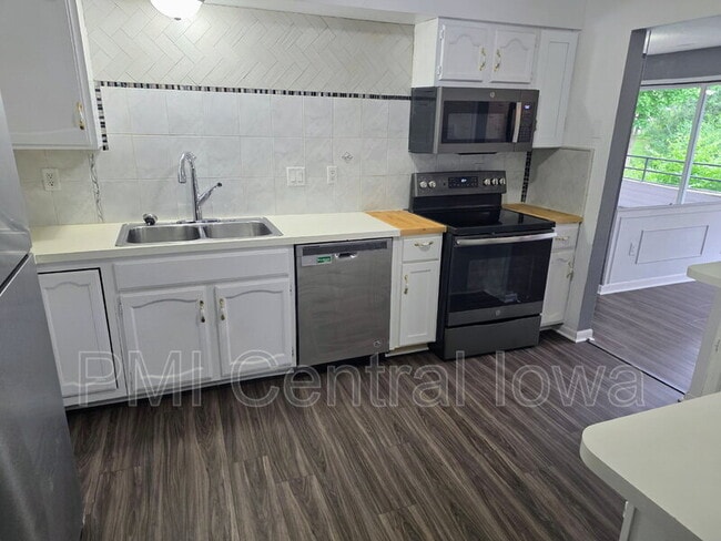 Building Photo - 1100 50th St