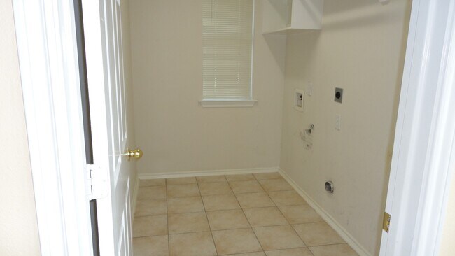 Building Photo - 2410 Ligustrum Flower Dr