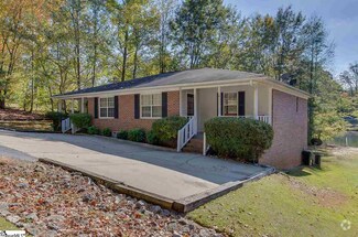 Building Photo - 2 Bed, 1 Bath Duplex Unit Available in Tra...