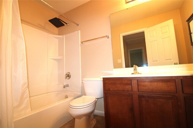 Building Photo - 643 Country Heights Dr