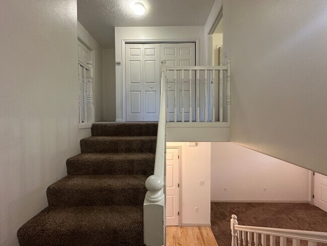 Building Photo - 2 Bed, 1.5 Bath Townhome in the Meadows