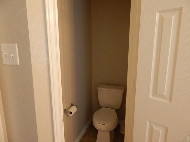Building Photo - 601 Cattail Cir