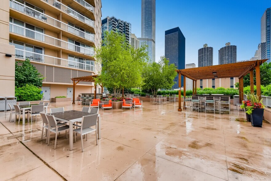 Building Photo - 545 N Dearborn St