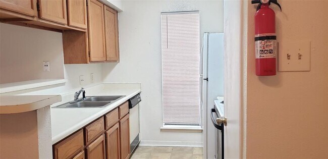 Building Photo - 3600 Jeanetta St