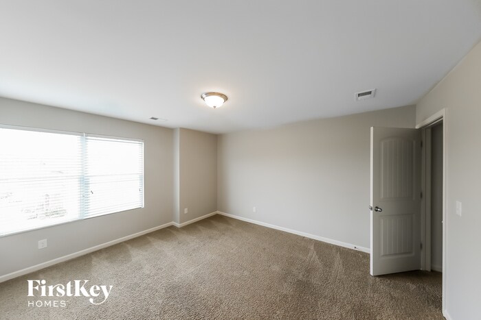 Building Photo - 940 Valley Cir