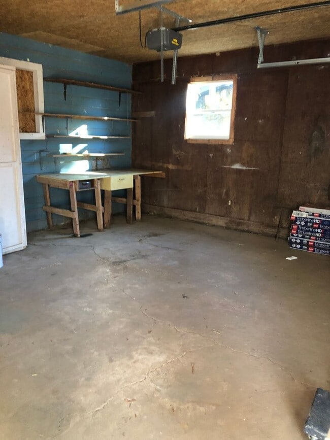 Building Photo - Charming Home in Bald Knob – Quiet Street, Spacious Yard, Move-In Ready!