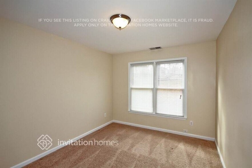 Building Photo - 348 Adelaide Xing