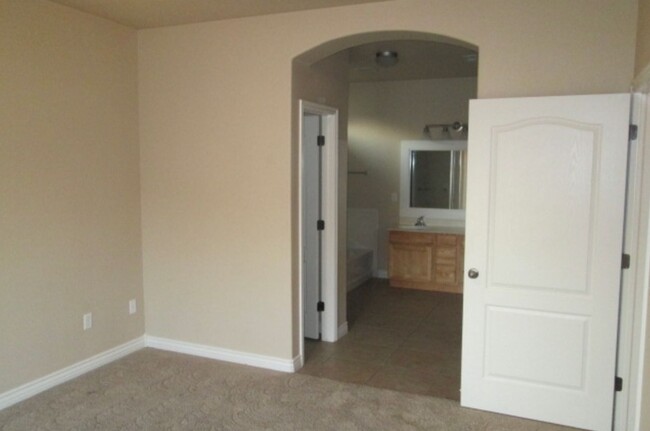 Building Photo - Great 2 bed, 2 bath town home in Lehi