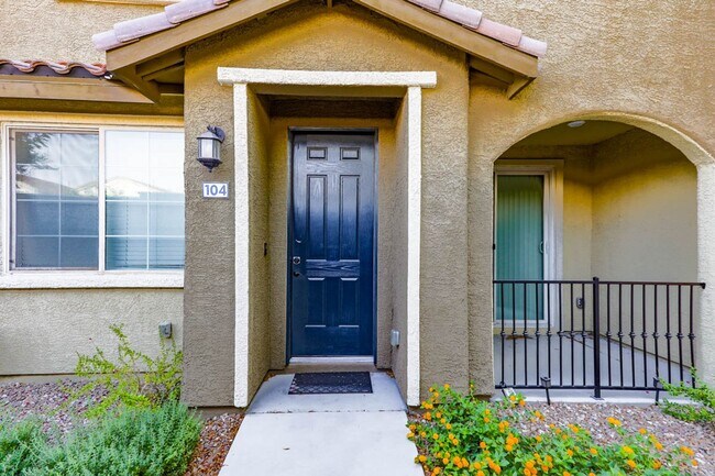 Building Photo - Beautiful Mountains Edge 3 Bedroom Townhome