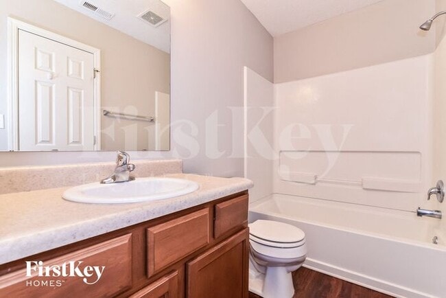 Building Photo - 673 Loon Ln