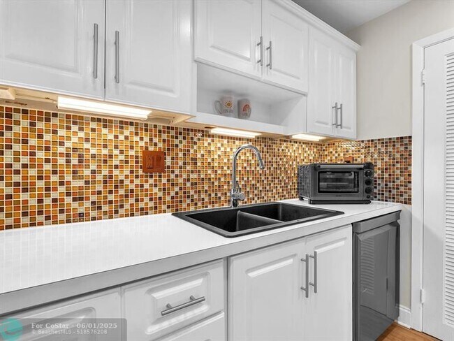 Building Photo - 11111 Biscayne Blvd