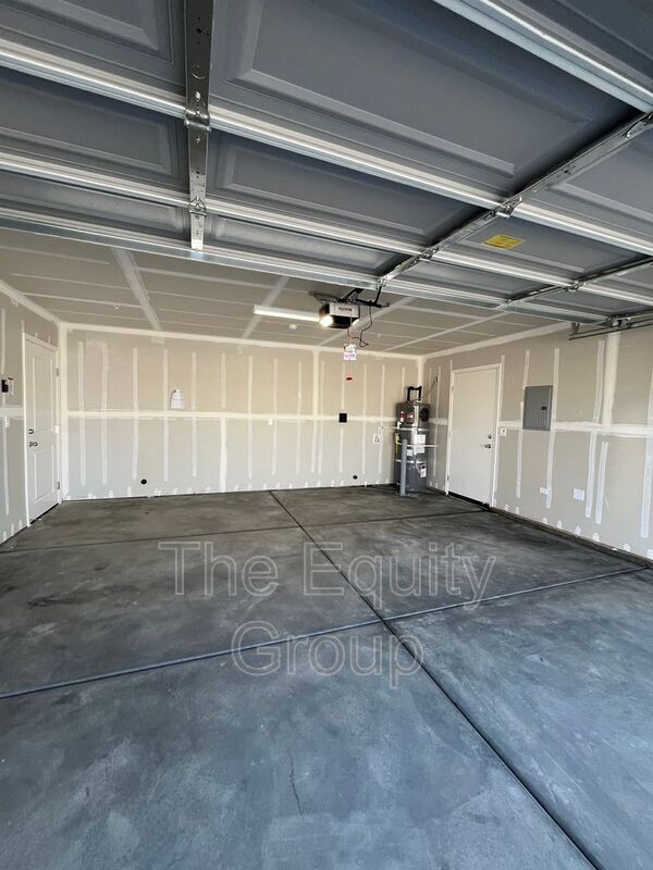 Building Photo - 7031 W Wren Ave