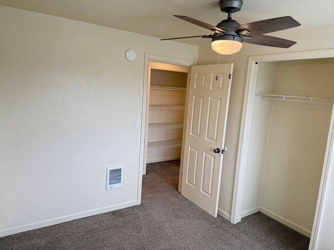 Building Photo - Updated 3-bedroom 1.5 bath duplex in Eugene!
