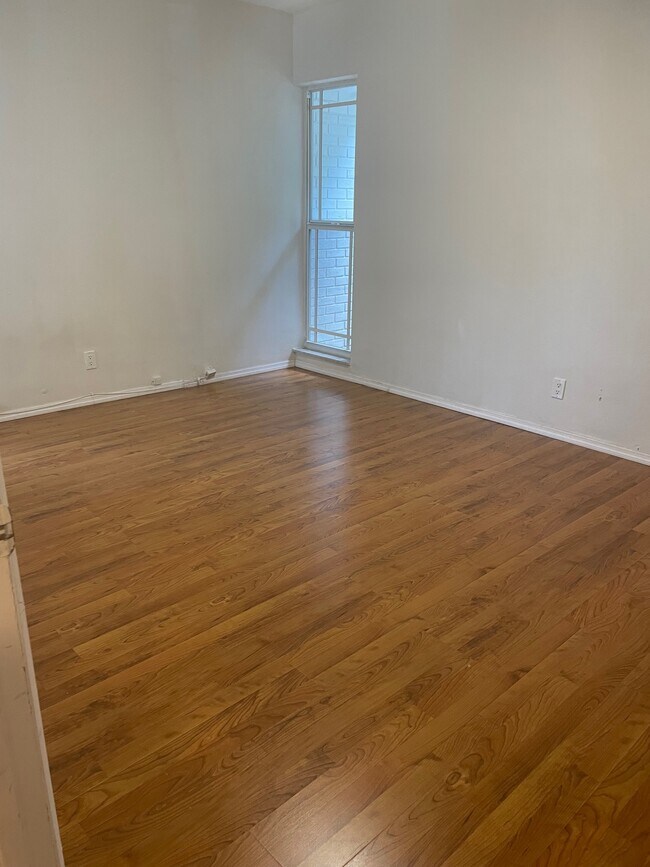 Building Photo - 6104 White Oak Ln