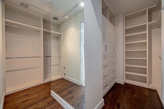 Building Photo - Beautiful contemporary home in the sought-...