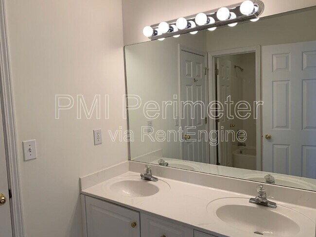 Building Photo - 389 Bridgebrook Ln SW