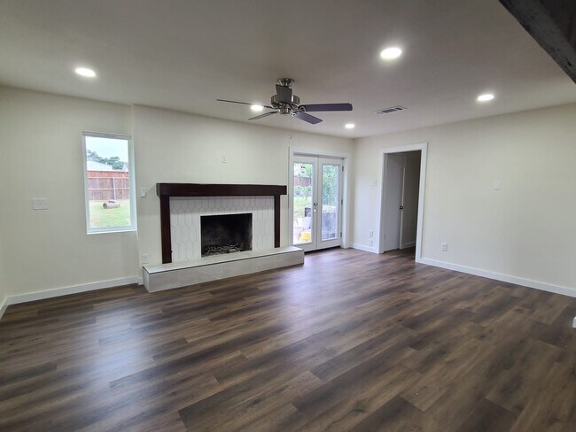 Building Photo - 4318 Jenny Ln