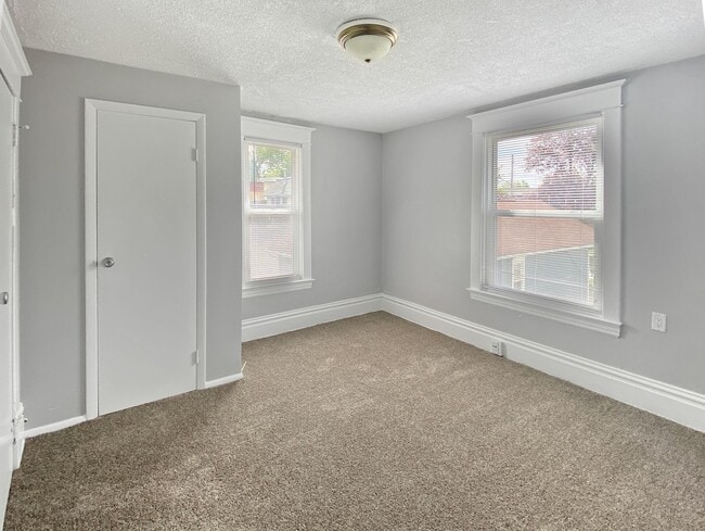 Building Photo - 817 3rd St NW