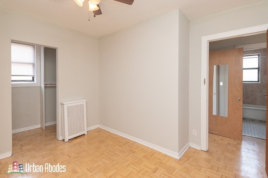 Building Photo - 727 W Belmont Ave