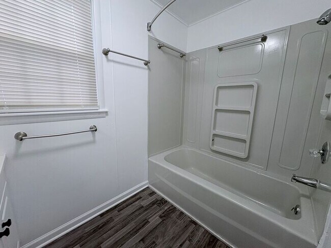 Building Photo - 9910 E 38 Terrace