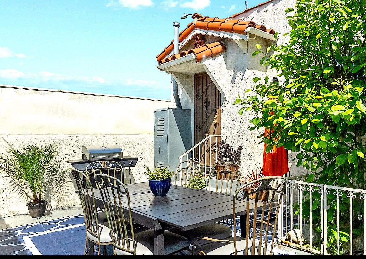 Building Photo - 9101 La Salle Ave