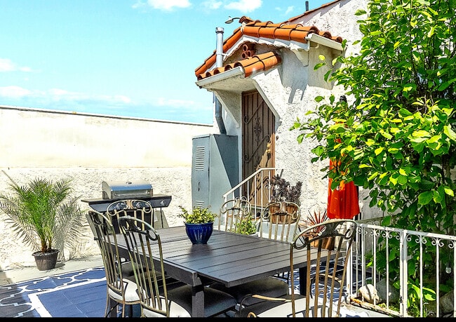 Building Photo - 9101 La Salle Ave